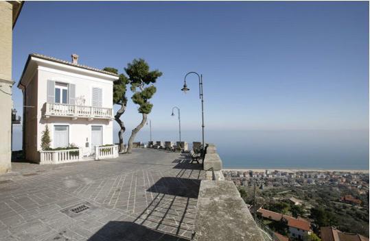 B&B Santa Lucia Silvi Paese ภายนอก รูปภาพ