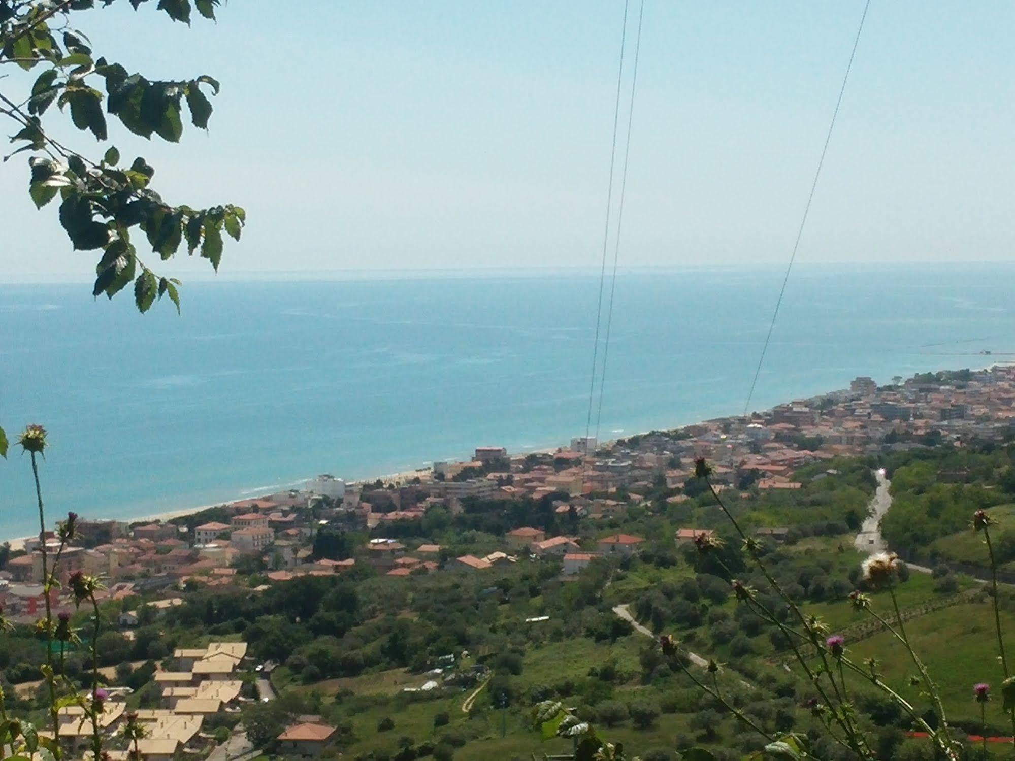 B&B Santa Lucia Silvi Paese ภายนอก รูปภาพ